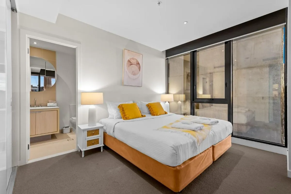 Image 1 of Exclusive Stays – Wrap