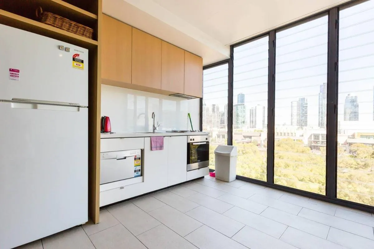 Image 3 of Exhibition Central – Cosy CBD Queen Studio