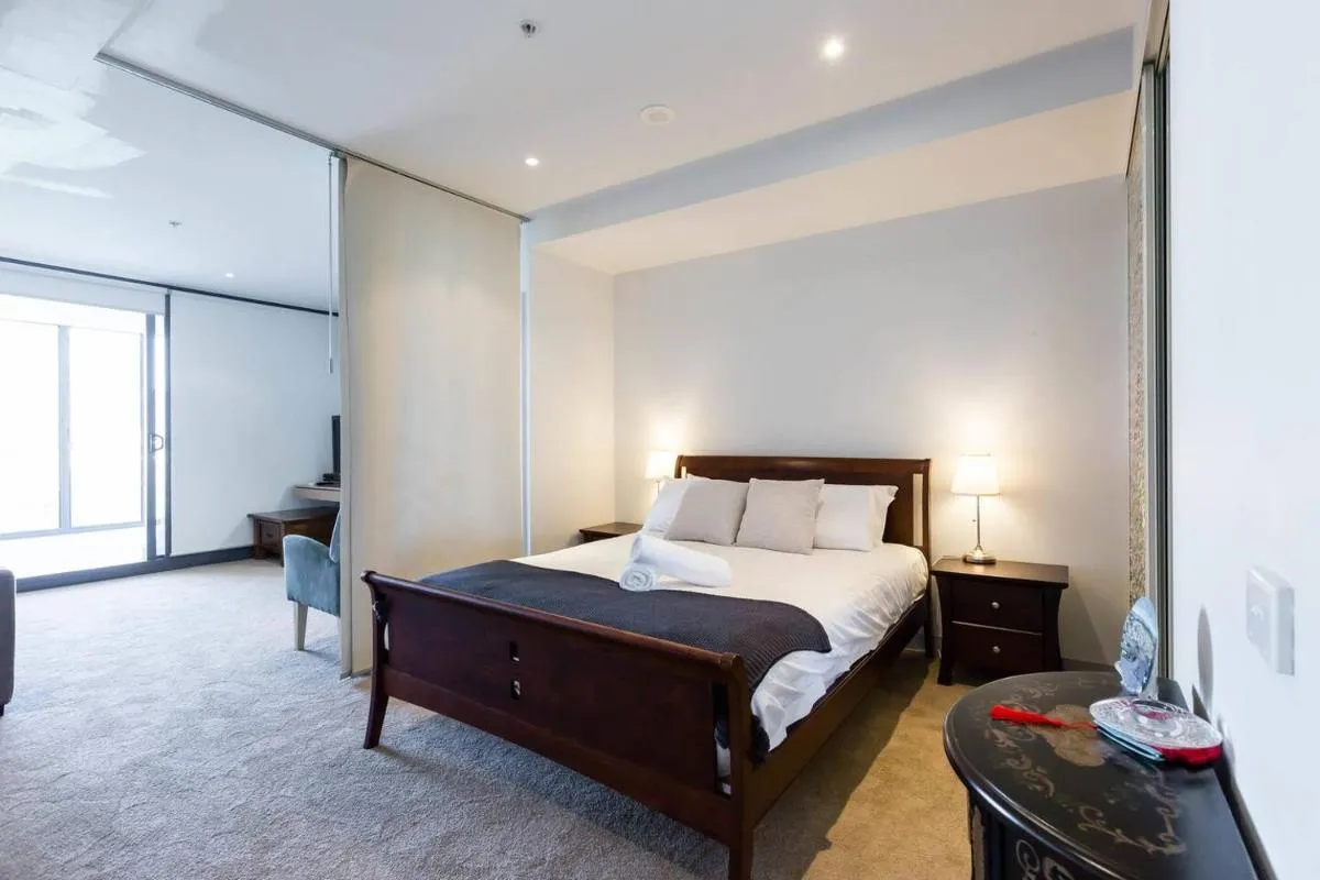 Image 1 of Exhibition Central – Cosy CBD Queen Studio
