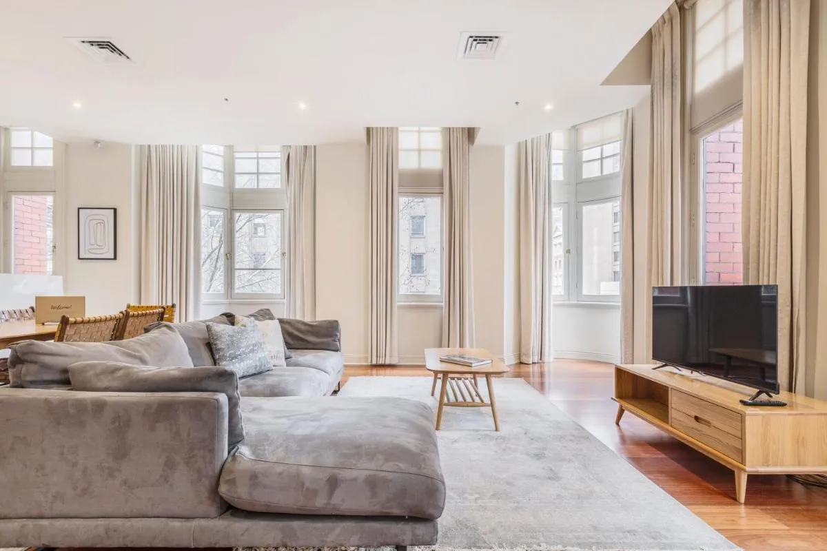 Image 4 of Fabulous Collins Street Luxury 2 BR Apartment