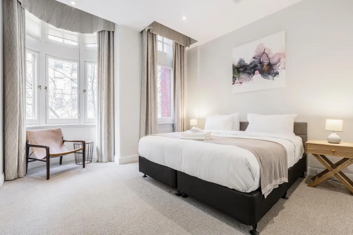 Image 1 of Fabulous Collins Street Luxury 2 BR Apartment