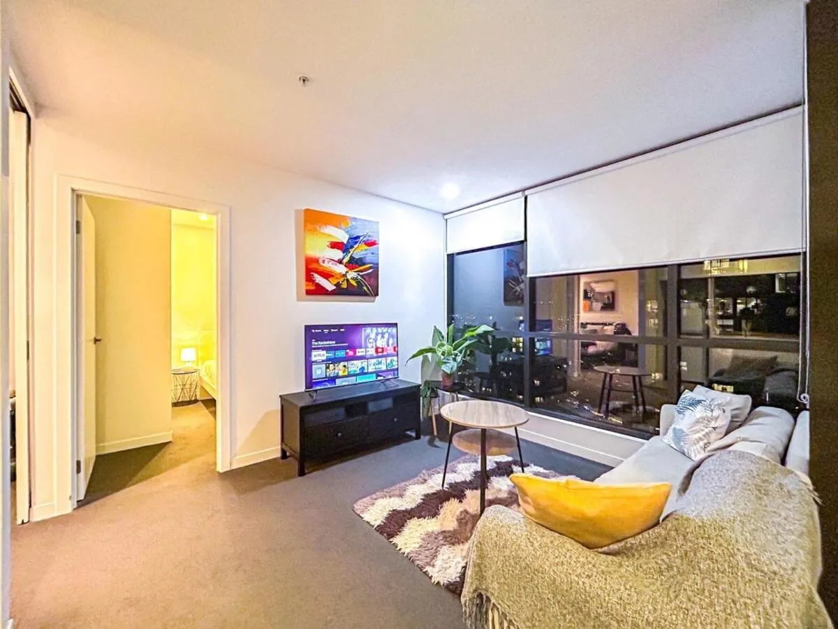 Image 5 of Fantastic View 2br1ba In Cbd Wifi Balcony