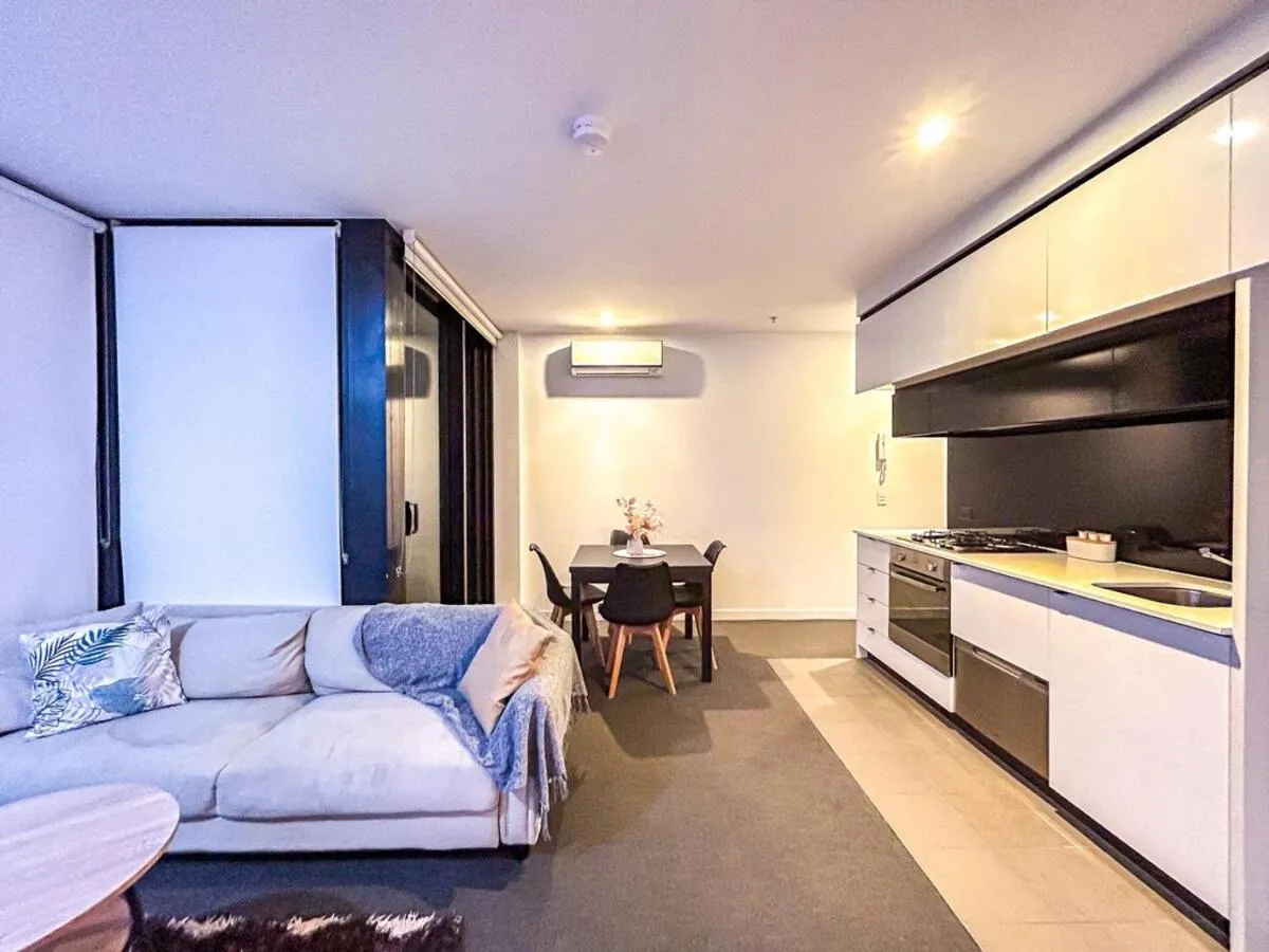 Image 4 of Fantastic View 2br1ba In Cbd Wifi Balcony