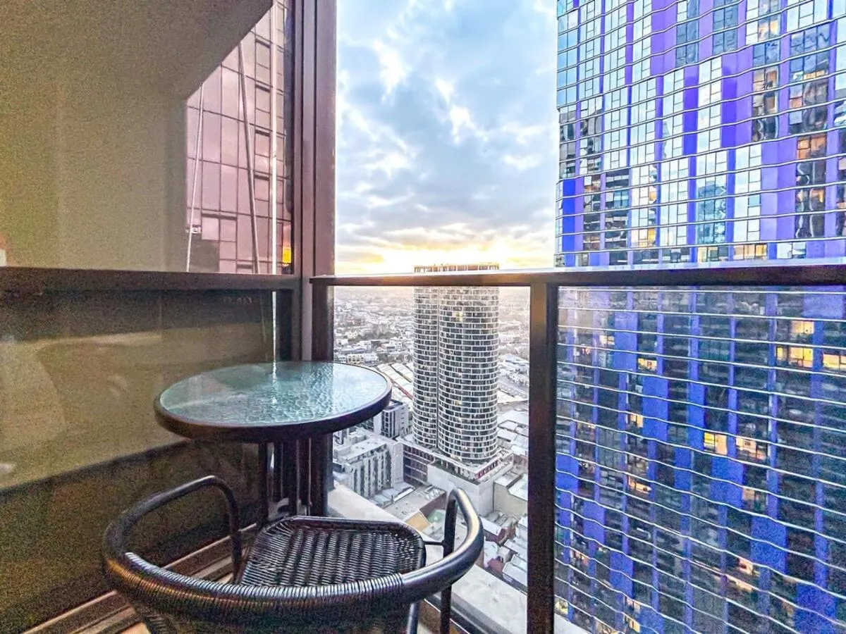 Image 6 of Fantastic View 2br1ba In Cbd Wifi Balcony