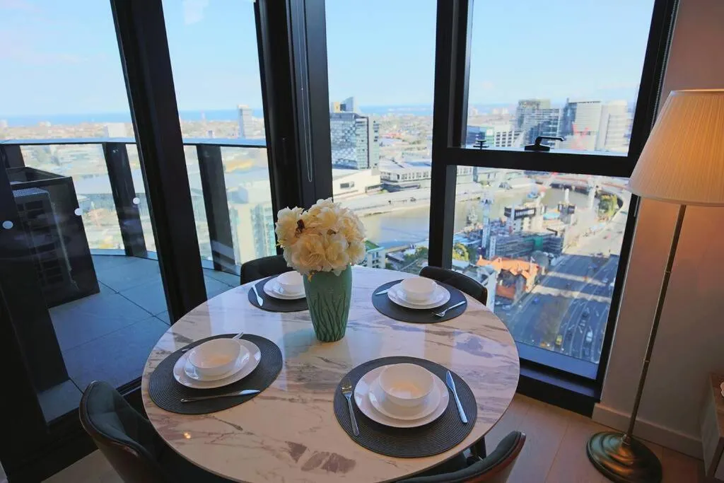 Image 4 of Glamorous 2BR Apt with Ocean & River Views & Free Parking