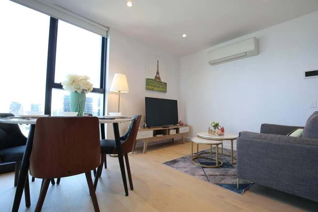 Image 5 of Glamorous 2BR Apt with Ocean & River Views & Free Parking