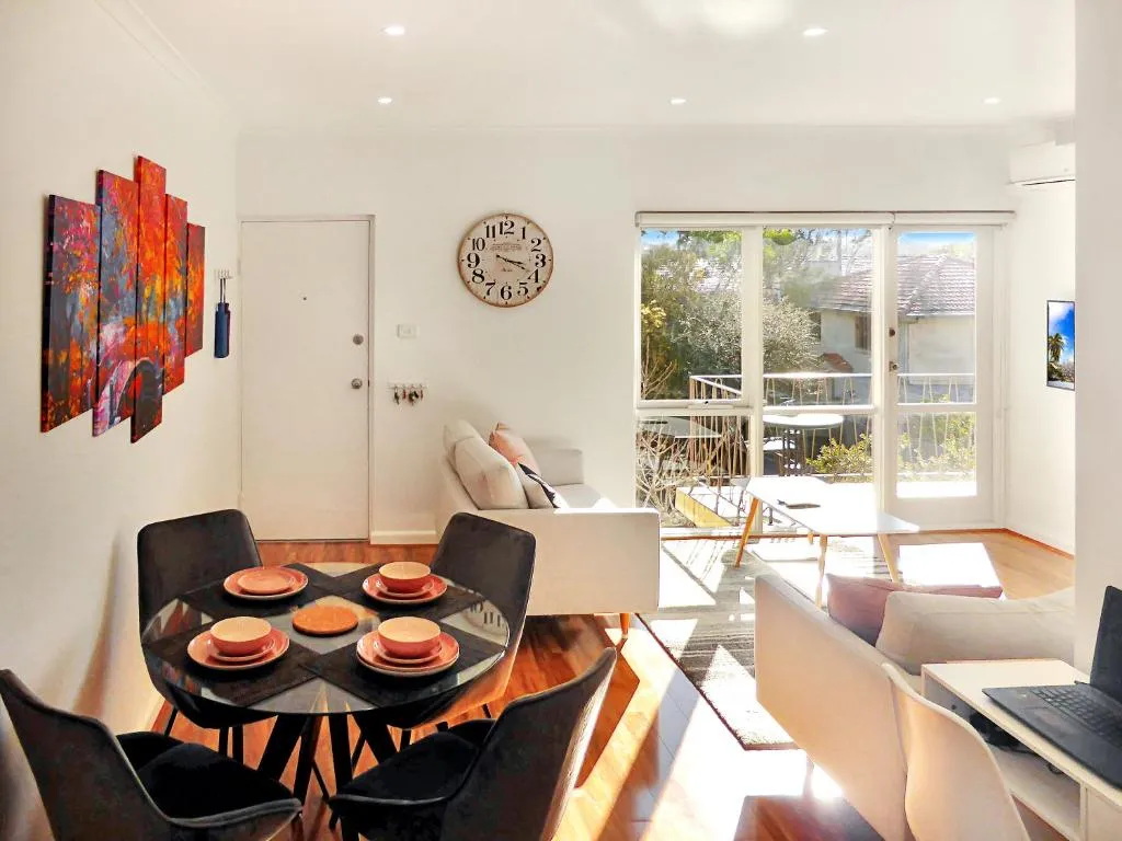 Image of Glen Iris, Quiet Boutique 2 bedroom Netflix, WIFI, Parking, Free Wine