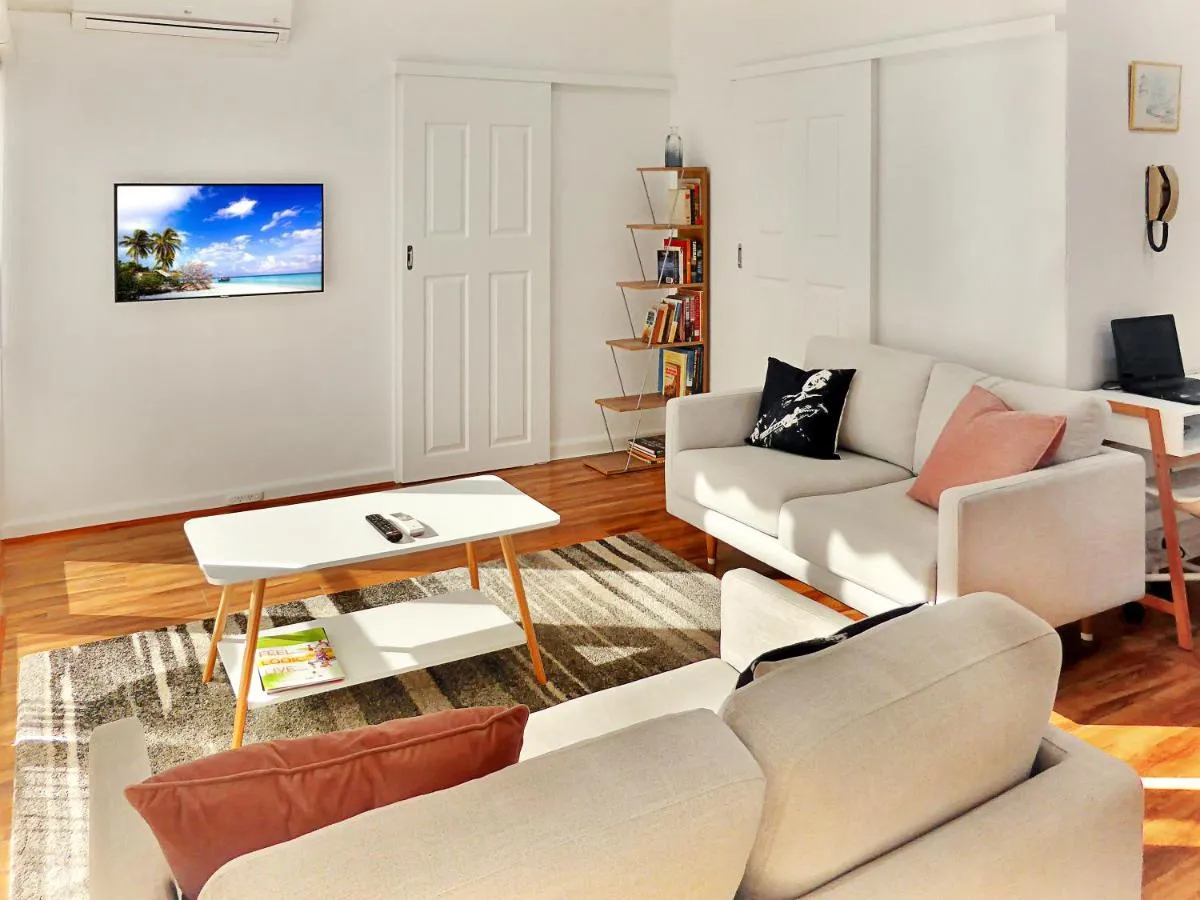 Image 4 of Glen Iris, Quiet Boutique 2 bedroom Netflix, WIFI, Parking, Free Wine