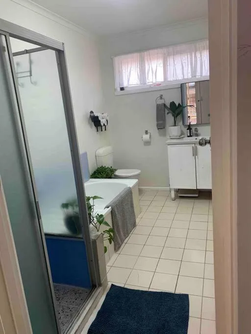 Image 2 of Glenroy Home near airport, city&shop