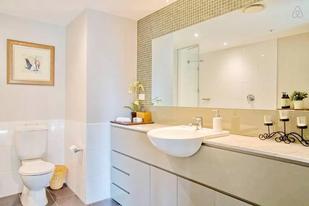 Image 2 of HeartCBD LUX Top Floor 2 Bedroom /Pool/Spa/GYM