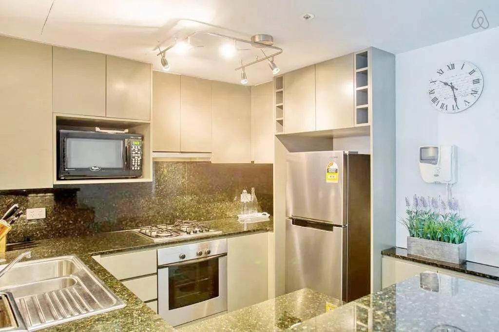 Image 4 of HeartCBD LUX Top Floor 2 Bedroom /Pool/Spa/GYM