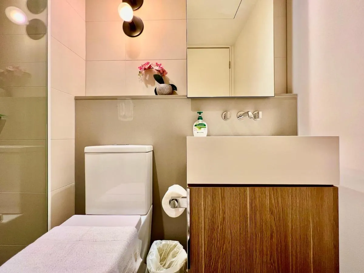 Image 2 of Highrise best location 2baths