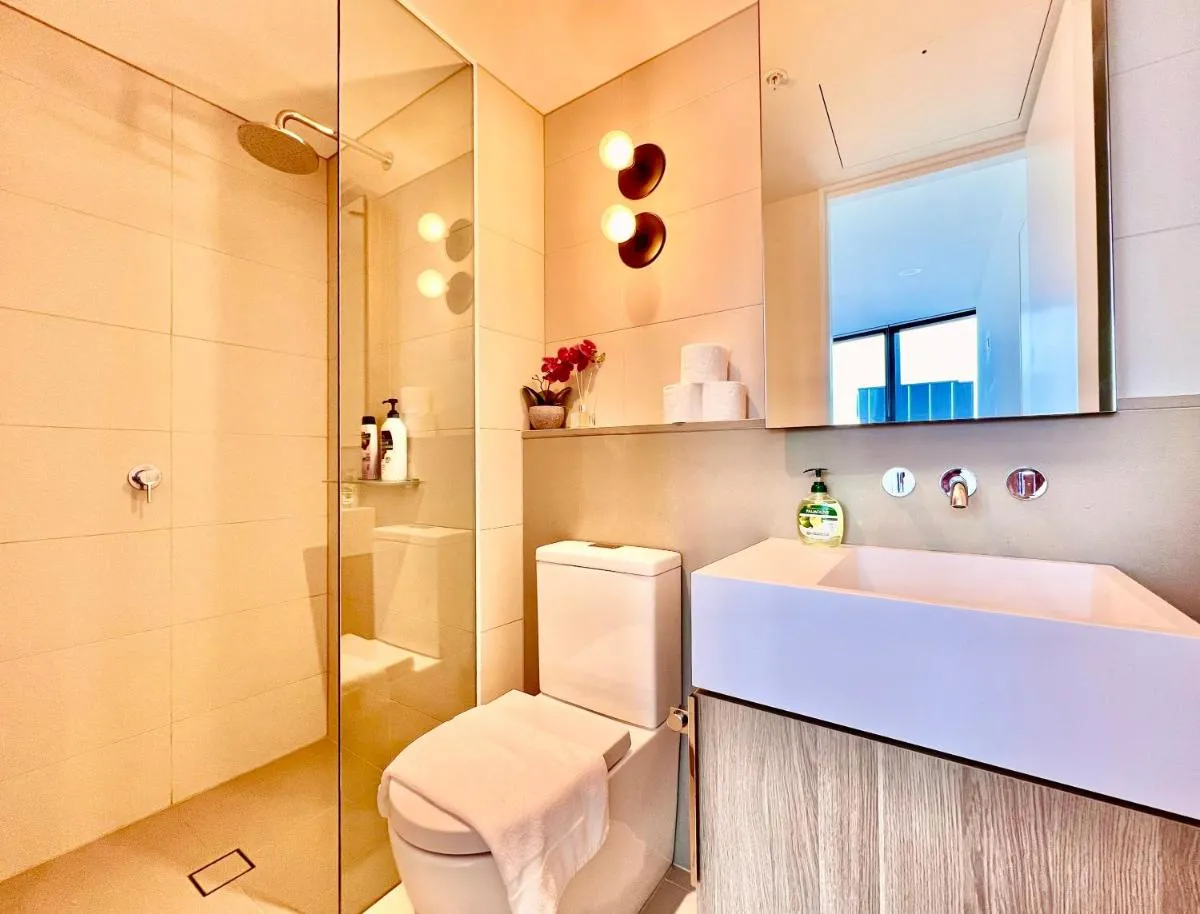 Image 4 of High rise top view 2bed2bath
