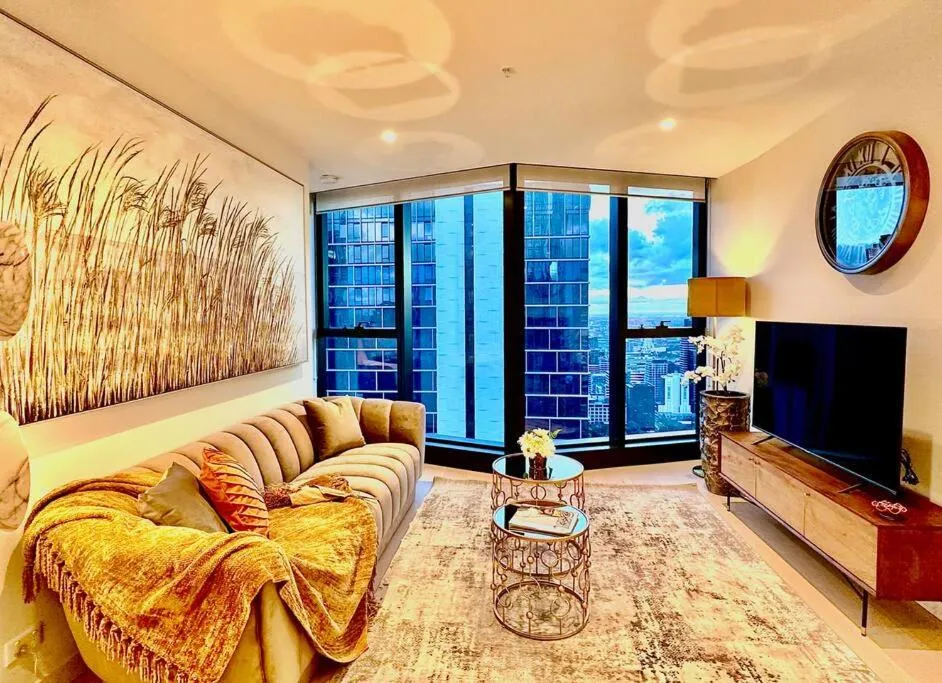 Image 4 of Highrise view 1king1Queen 2baths