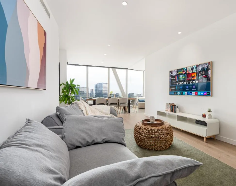 Image of Irresistible 3br2ba Apt West Side Place