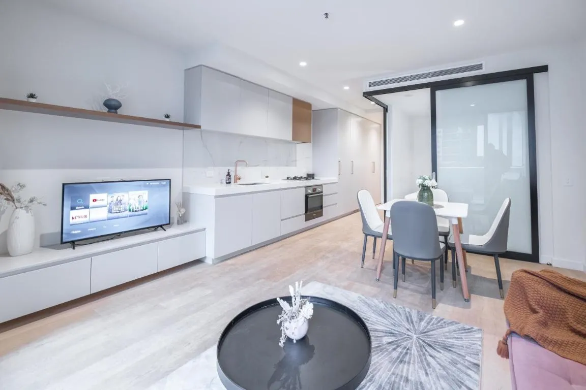 Image of Joyful 1br1ba Apt In Melbourne With Balcony