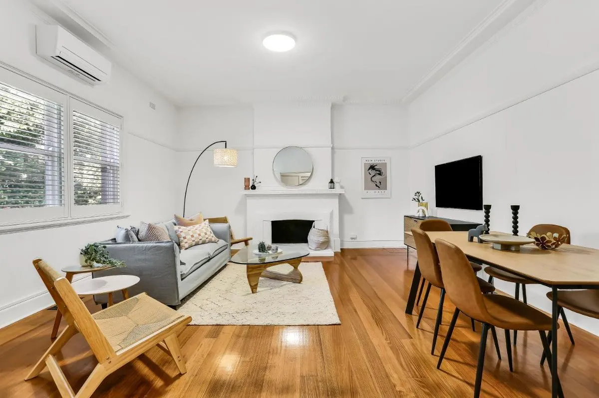 Image 1 of Large 3 Bed Art Deco Apartment in Camberwell