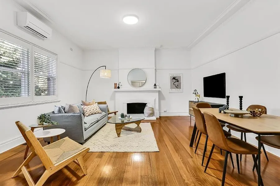 Image of Large 3 Bed Art Deco Apartment in Camberwell
