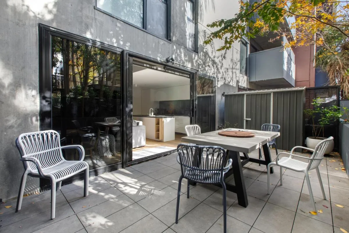 Image 5 of Large Central Prahran Retreat