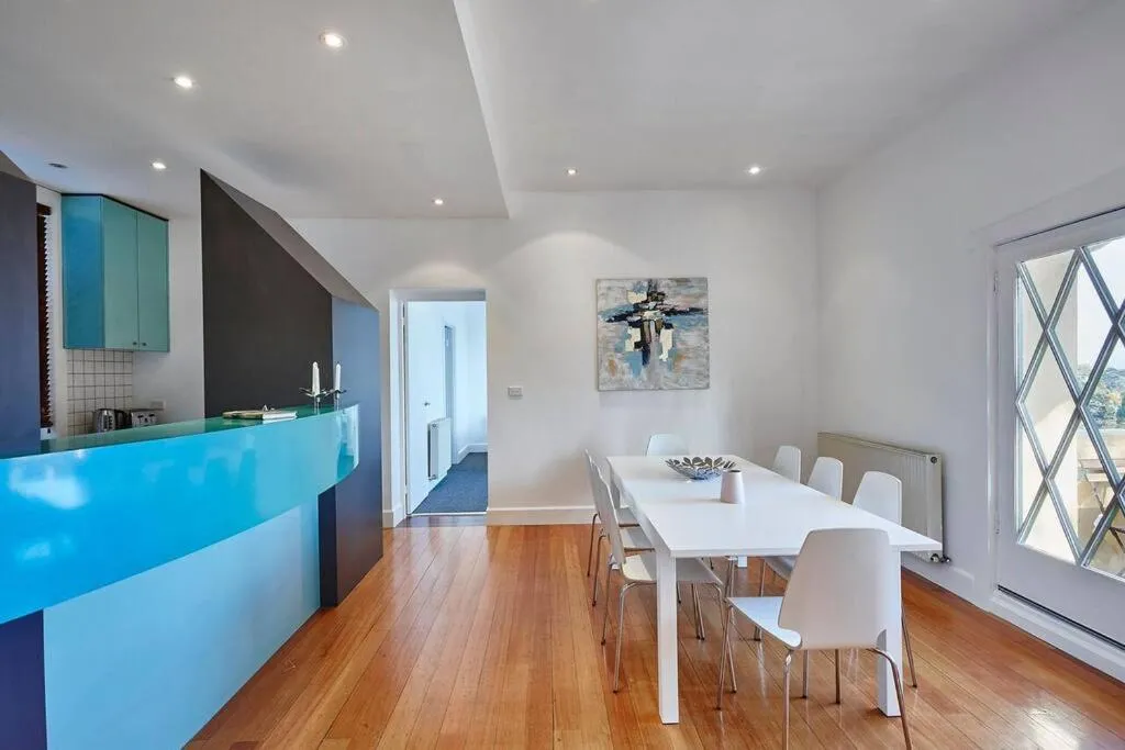 Image 4 of Large Two Bedroom Apartment with City Park and Bay views