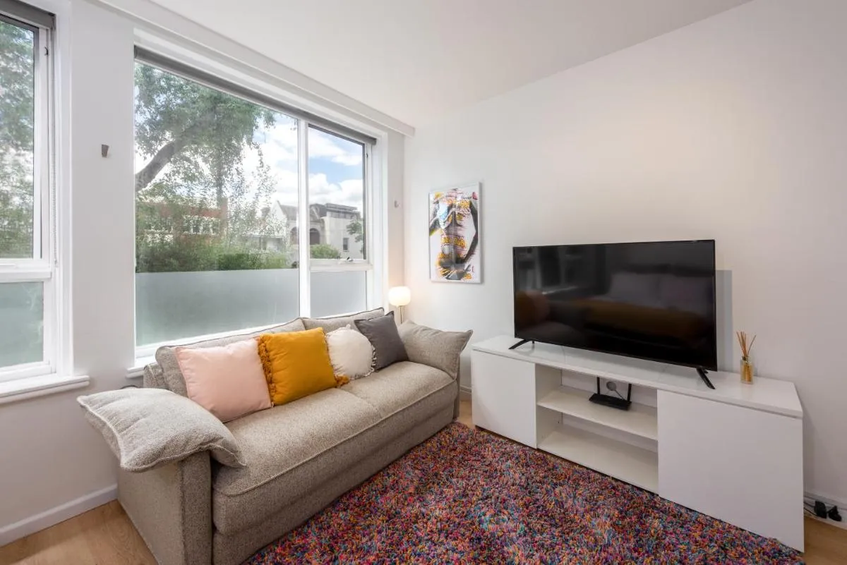Image 4 of Lovely Studio with Free Parking in East Melbourne!