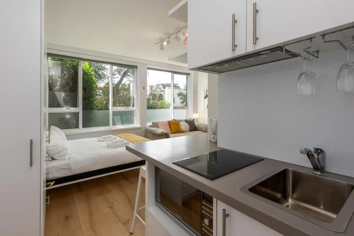 Image 6 of Lovely Studio with Free Parking in East Melbourne!