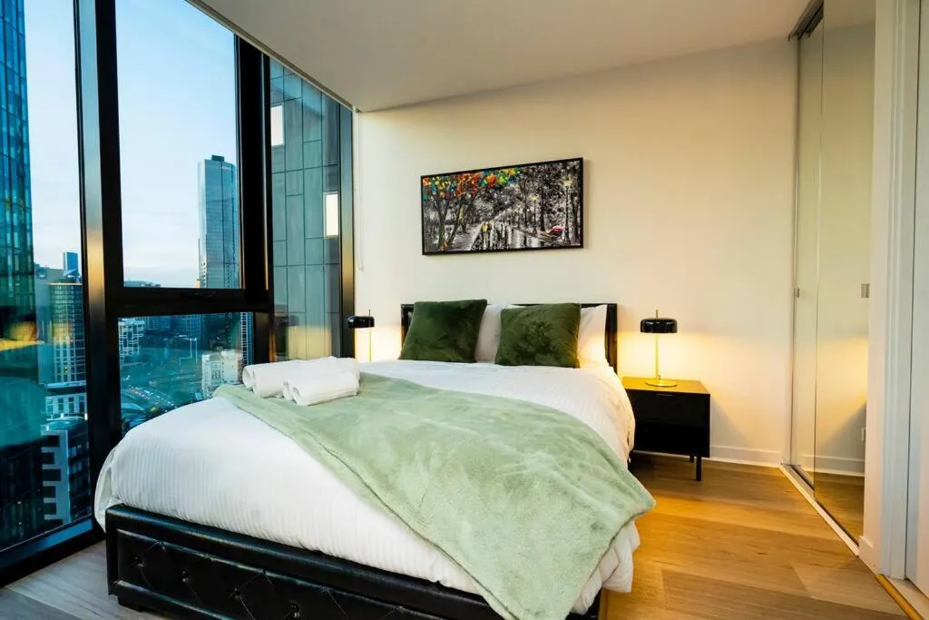 Image 6 of Luxe Haven – 42nd Floor Panoramic City Views