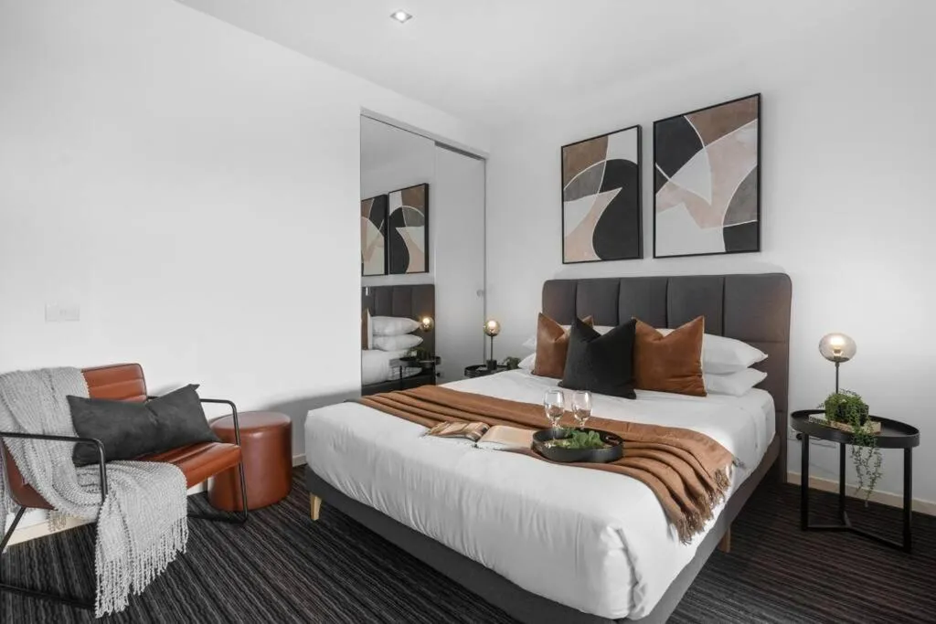 Image 1 of Luxurious Fitzroy Street Getaway