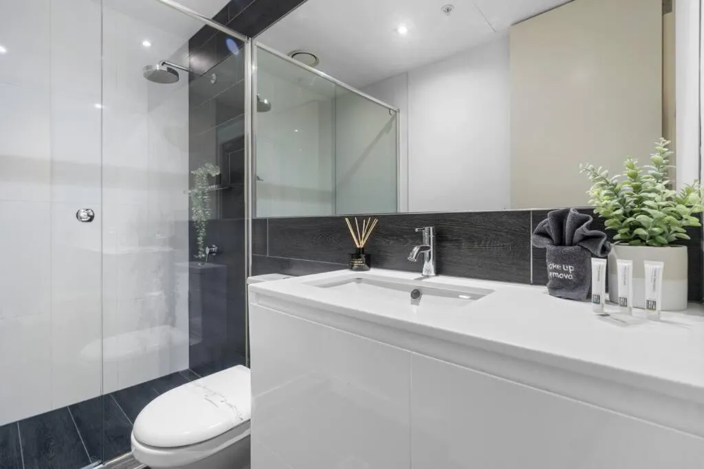 Image 2 of Luxurious Fitzroy Street Getaway