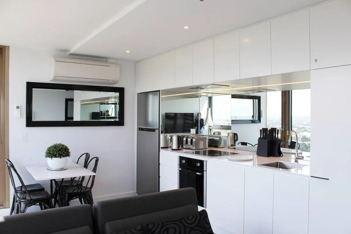 Image 4 of Luxurious Flemington with Stunning Racecourse View