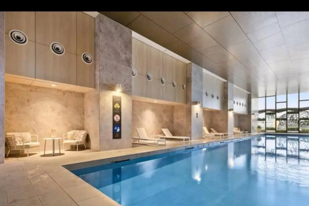 Image 3 of Luxury 2bedroom2Bathroom Apartment at Mel CBD