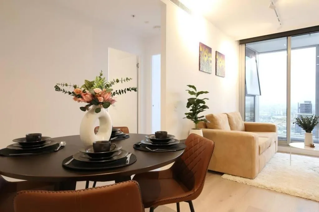 Image 4 of Luxury 2bedroom2Bathroom Apartment at Mel CBD