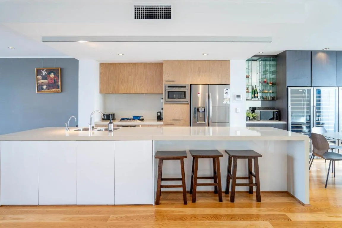 Image of Luxury 4B Docklands Penthouse water city views