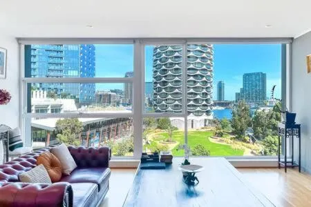 Image 5 of Luxury 4B Docklands Penthouse water city views