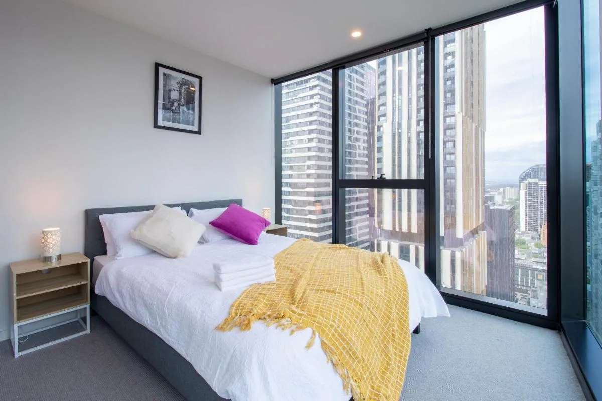 Image 6 of Luxury CBD Skyline View
