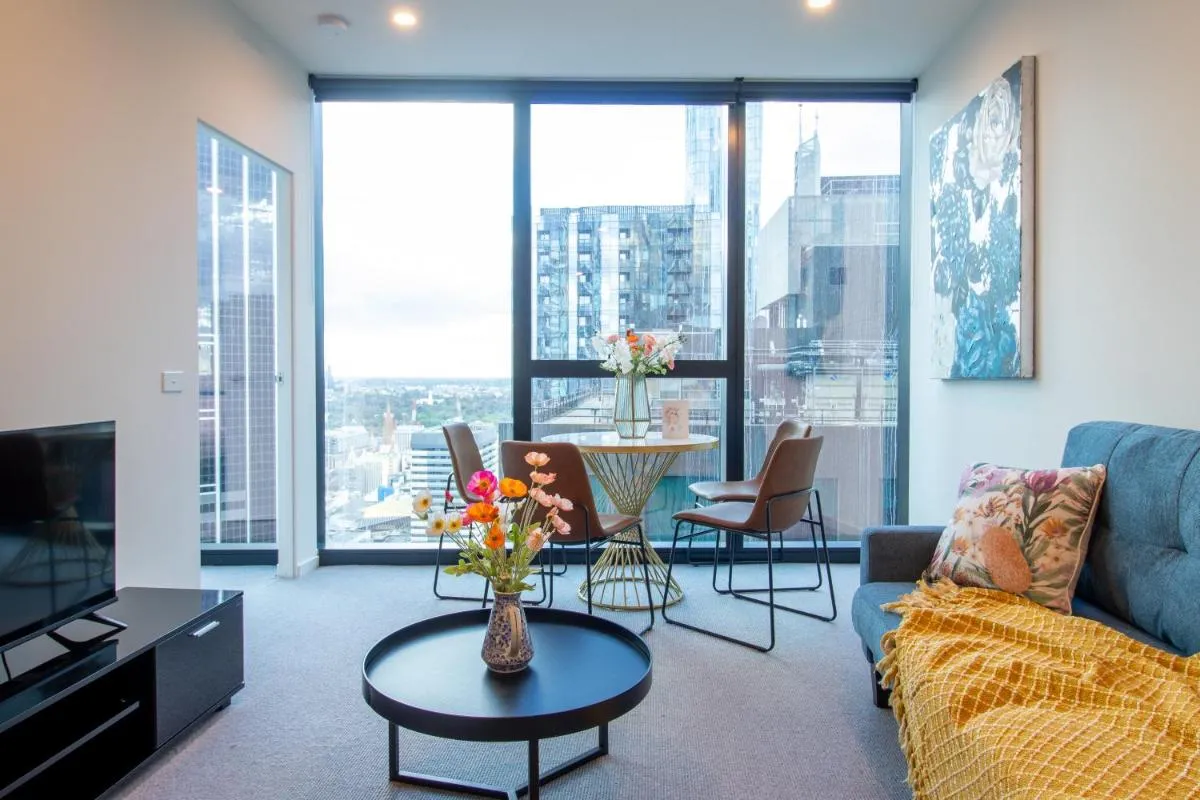 Image 5 of Luxury CBD Skyline View
