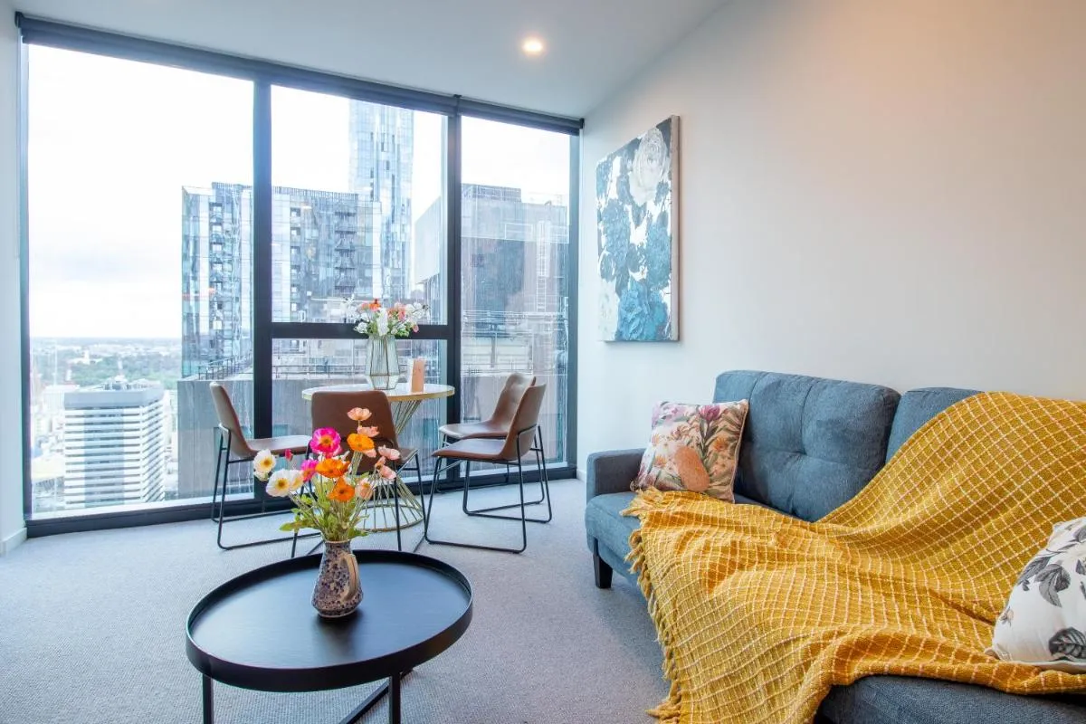 Image 4 of Luxury CBD Skyline View