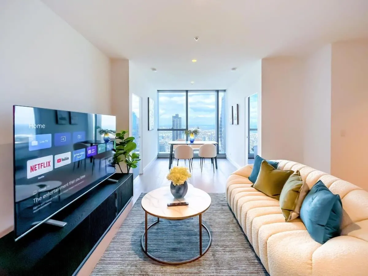 Image 5 of Luxury CBD Skyline View Apartment LV58