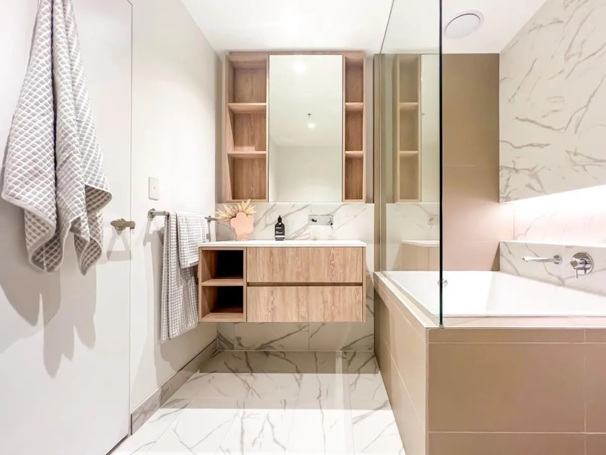 Image 2 of Luxury CBD Skyline View Apartment LV58