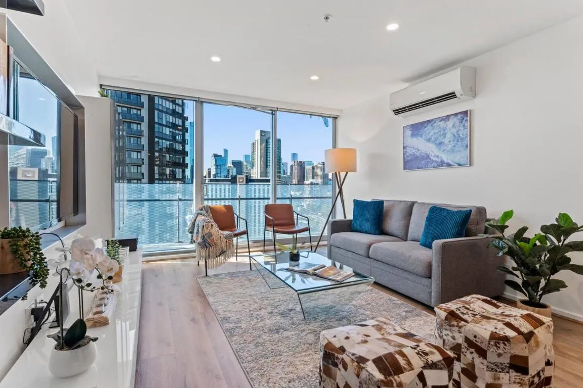 Image of ‘Mainpoint 25th’ Sky-high and Central with Pool