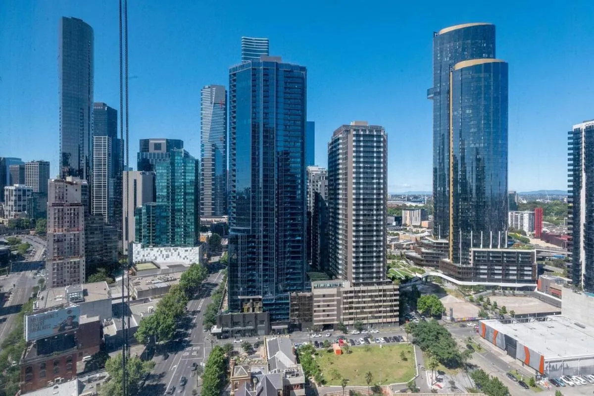 Image 6 of ‘Mainpoint 25th’ Sky-high and Central with Pool