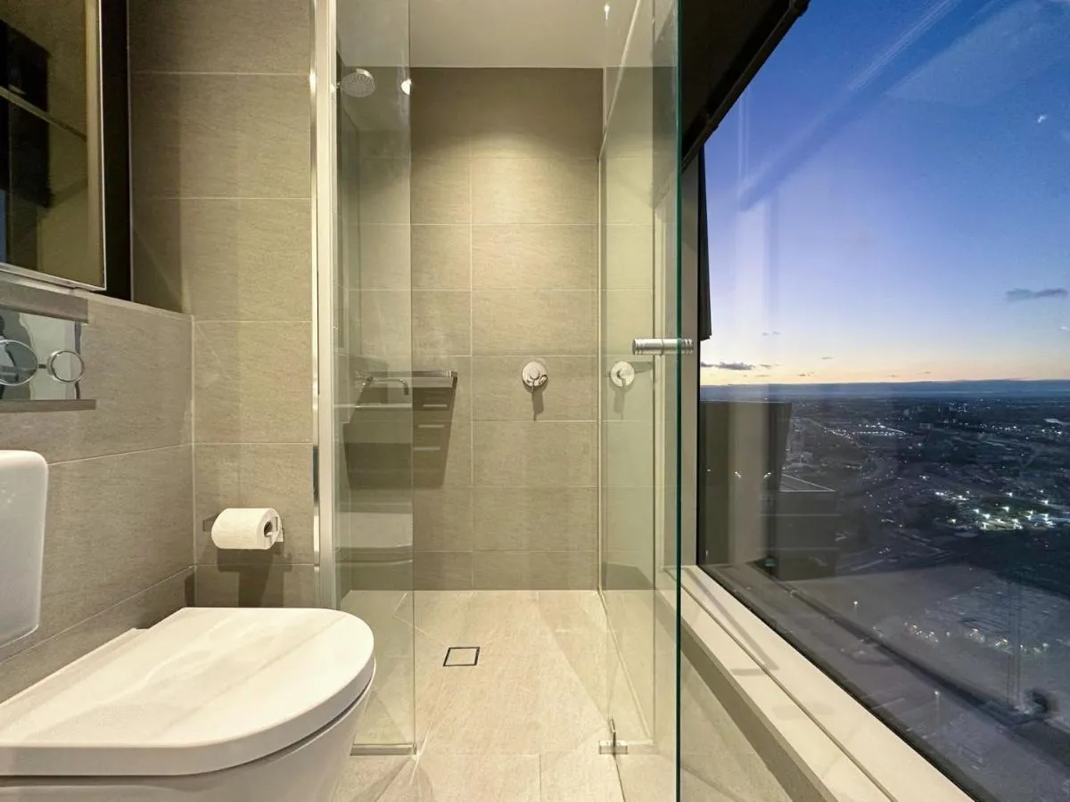 Image 2 of Melbourne CBD Apt with Free Car Park Ocean View