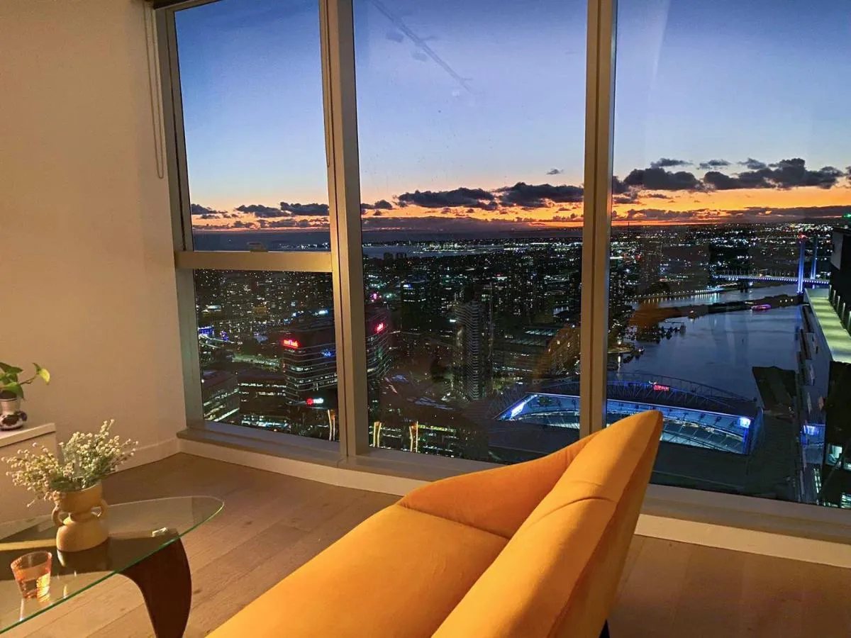 Image 6 of Melbourne CBD Apt with Free Car Park Ocean View