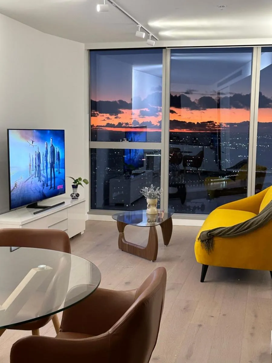 Image 5 of Melbourne CBD Apt with Free Car Park Ocean View