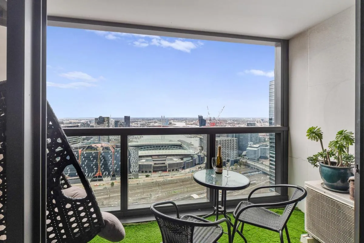 Image 6 of Melbourne CBD Water Views Parking WiFi Wine