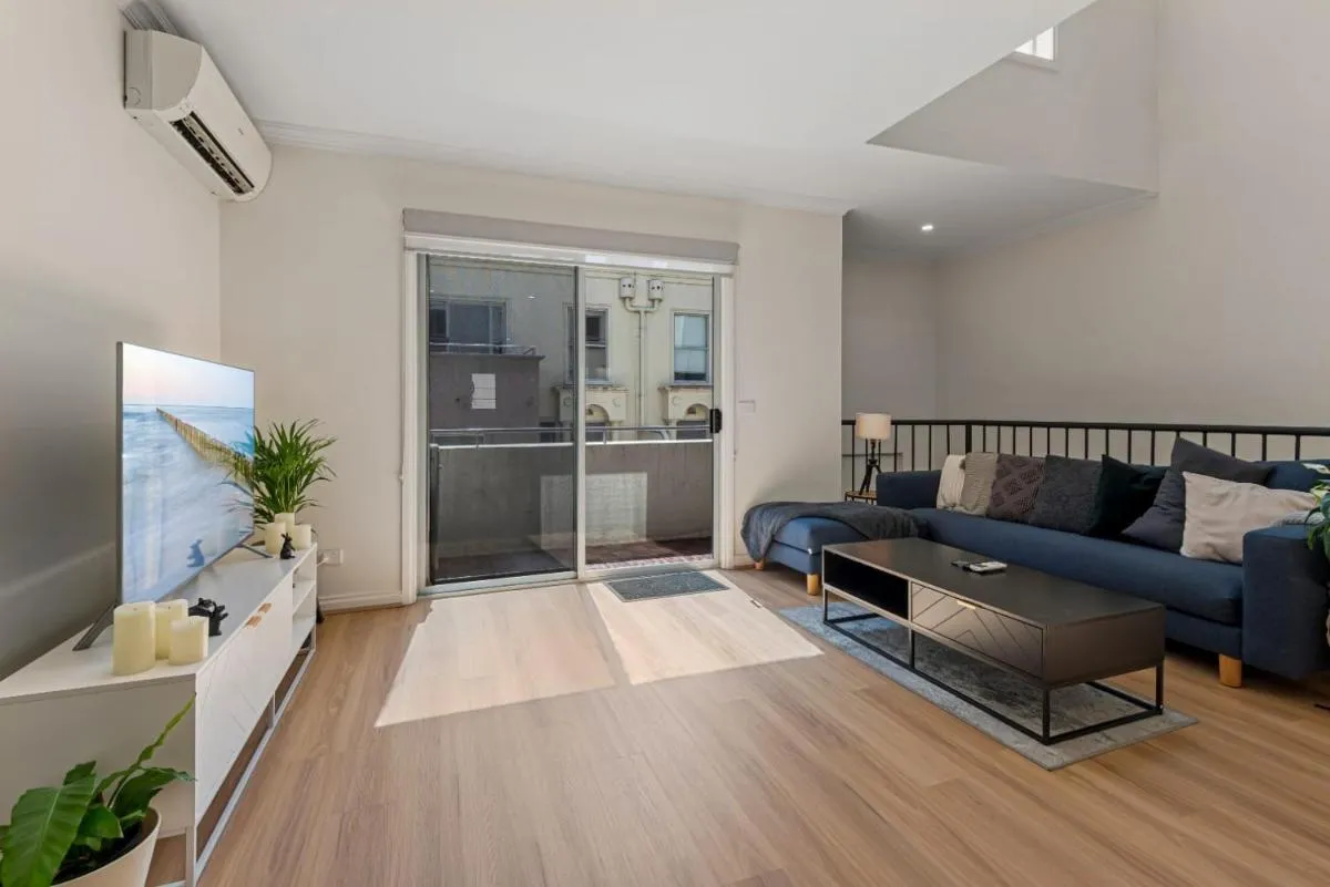 Image 4 of Melbourne CBD edge lifestyle home