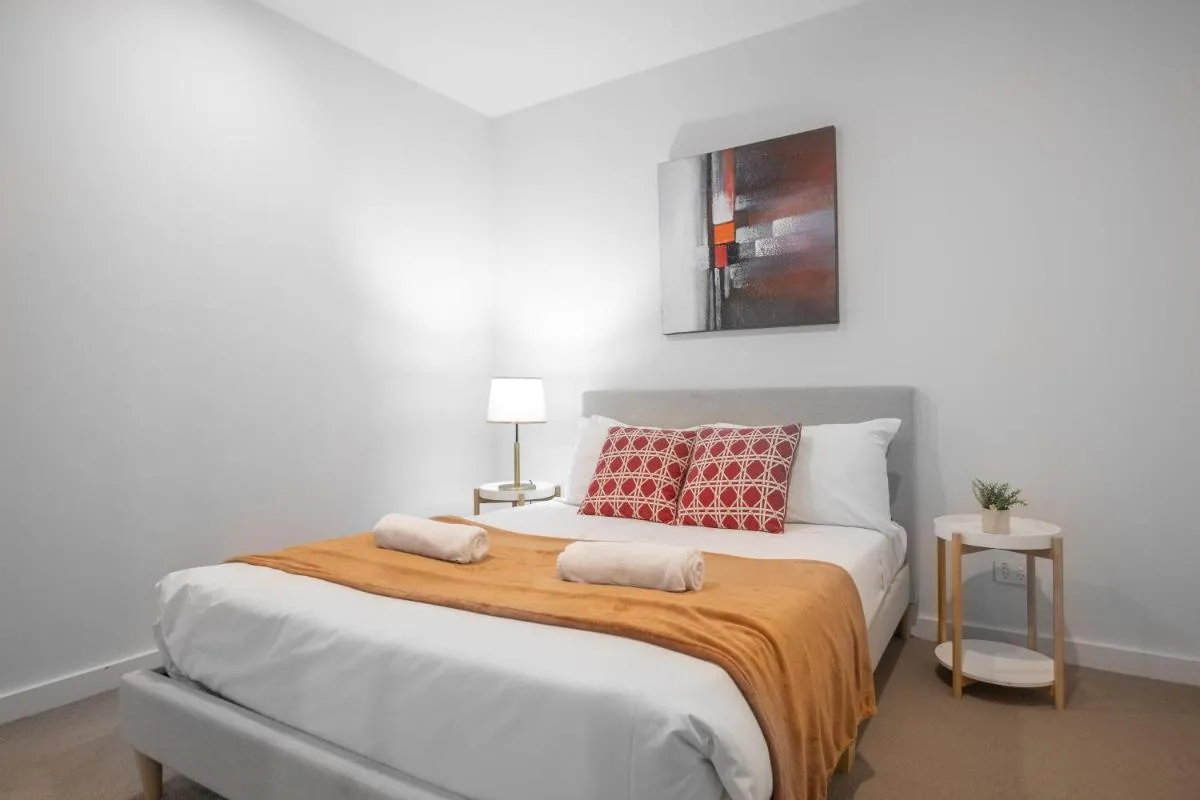 Image 6 of Melbourne Cbd 2br Apt With Pool Gym