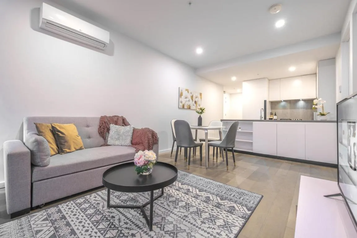 Image of Melbourne Cbd 2br Apt With Pool Gym