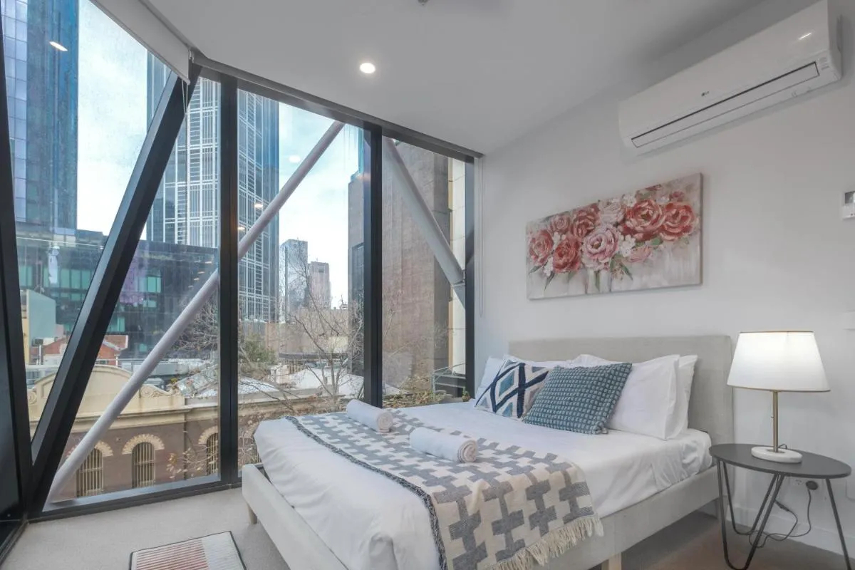 Image 1 of Melbourne Cbd 2br Apt With Pool Gym