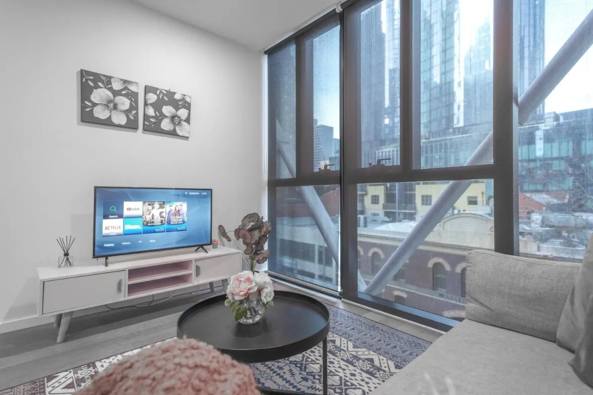 Image 5 of Melbourne Cbd 2br Apt With Pool Gym